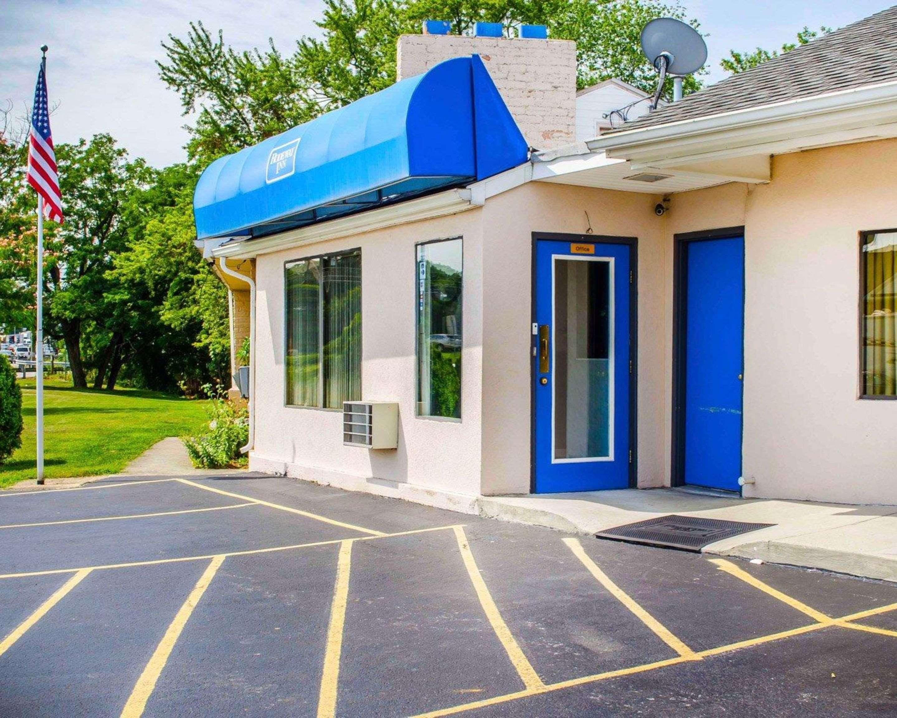ロードウェイ イン Dillsburg エクステリア 写真